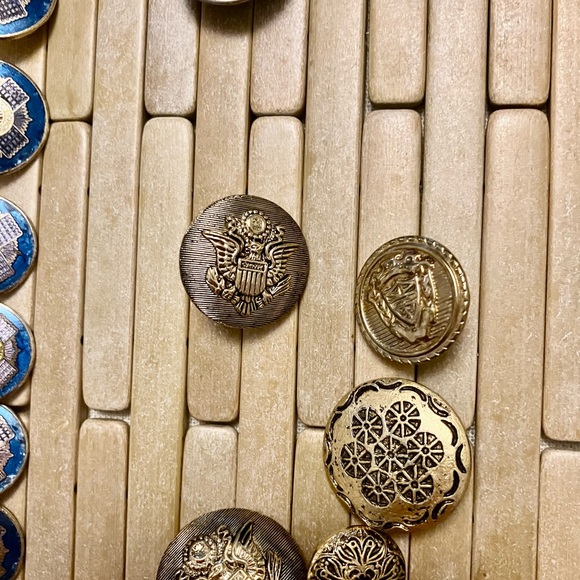 VINTAGE BUTTONS UNIQUE SETS & SINGLES METALLIC ENAMELED INSIGNIA MILITARY - Picture 7 of 10